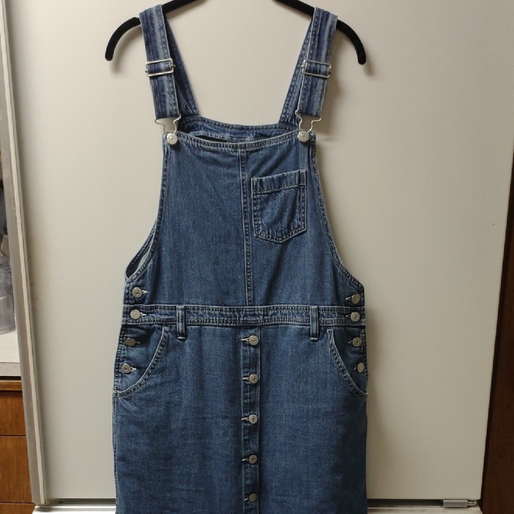 Levi's Classic Blue Denim Dress Color- Proud Moment. Size Medium